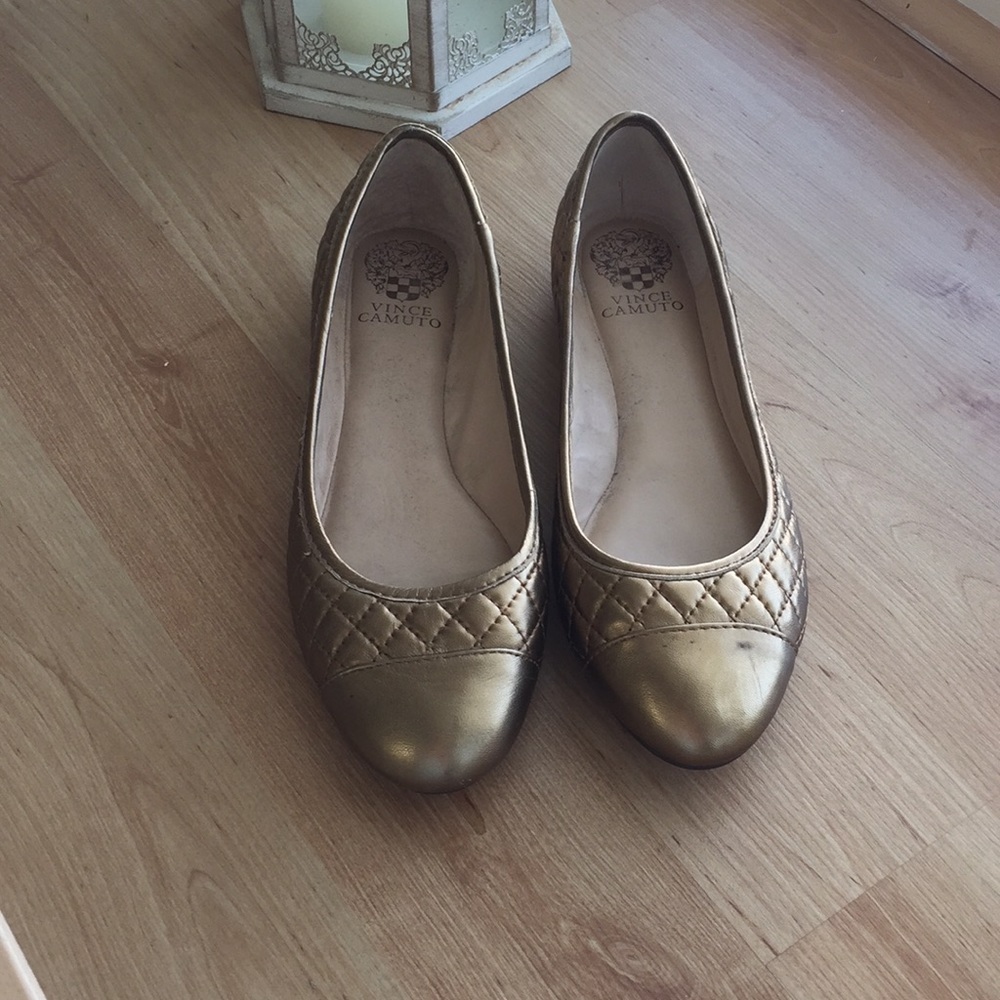 9 Vince Camuto Gold Colored Flats‎